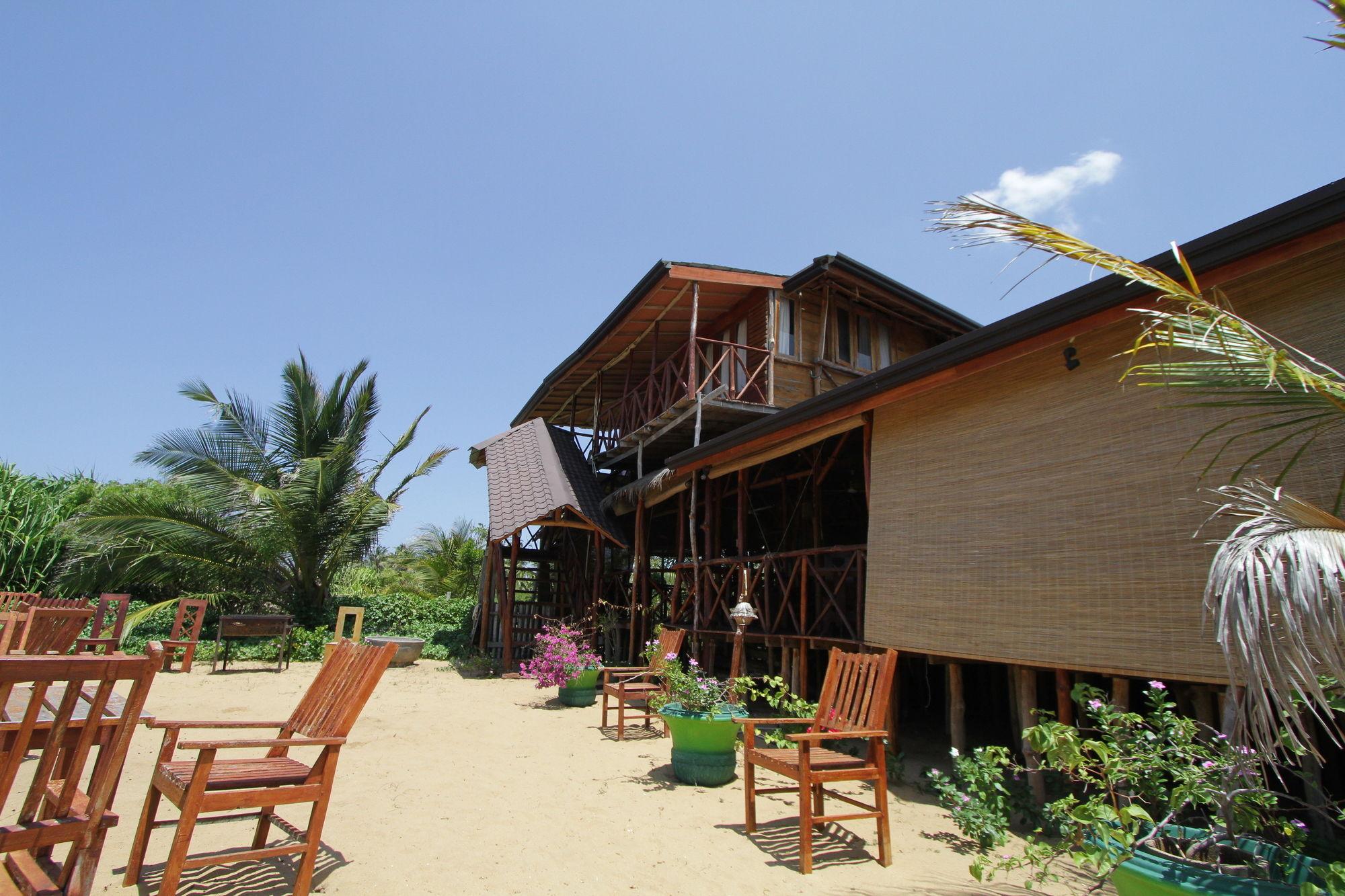Kirinda Beach Resort, Yala Exteriör bild